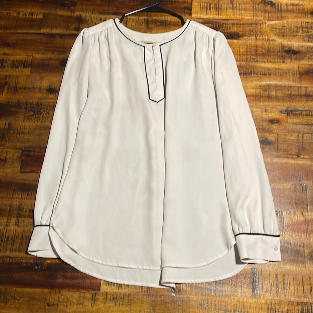 WHITE AND BLACK BLOUSE